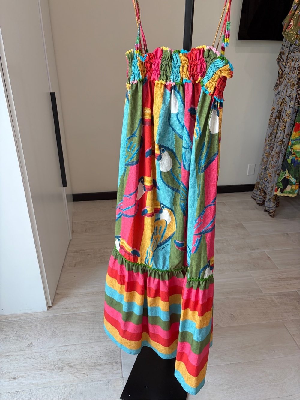 Farm Rio: WONDERFUL TOUCANS MDI DRESS - Picture 7 of 14